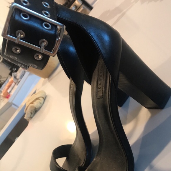 Black Heels - Picture 5 of 7